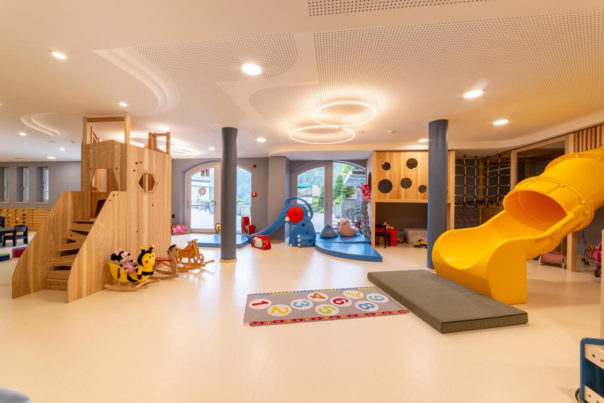Familienhotel Huber Valles Exterior foto
