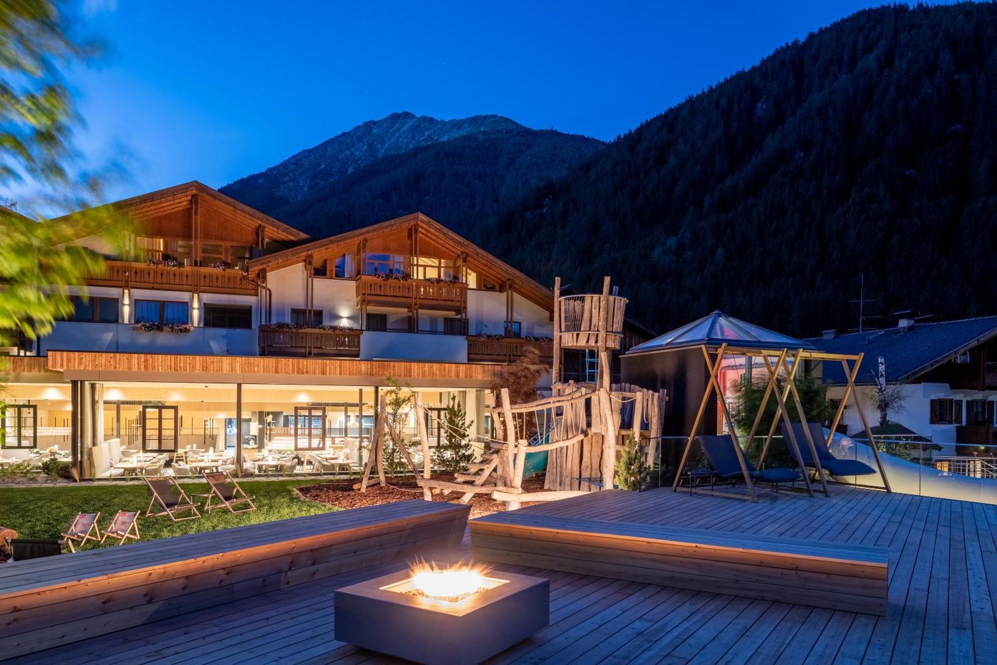 Familienhotel Huber Valles Exterior foto